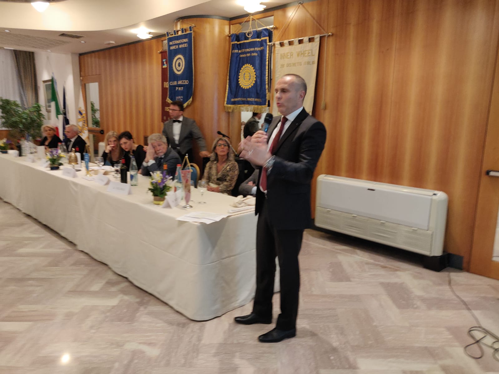 Rotary Club Arezzo “Binge drinking e binge eating: la rinuncia al desiderio”