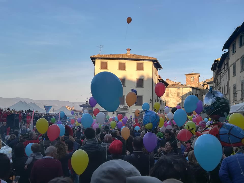 Divertimento e tanta gente al Carnevale della Gioventù di Anghiari