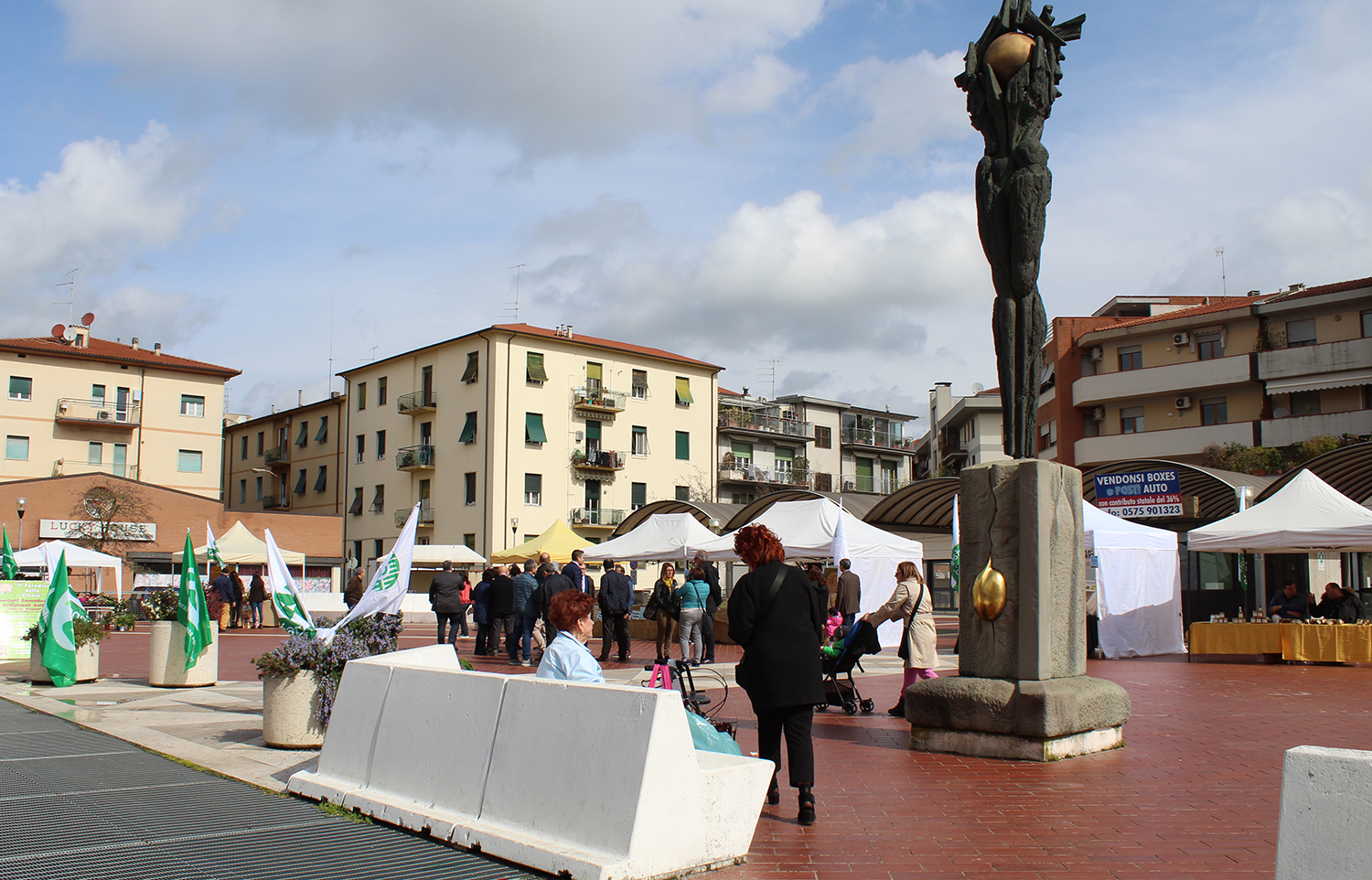 Torna il mercato in piazza Zucchi