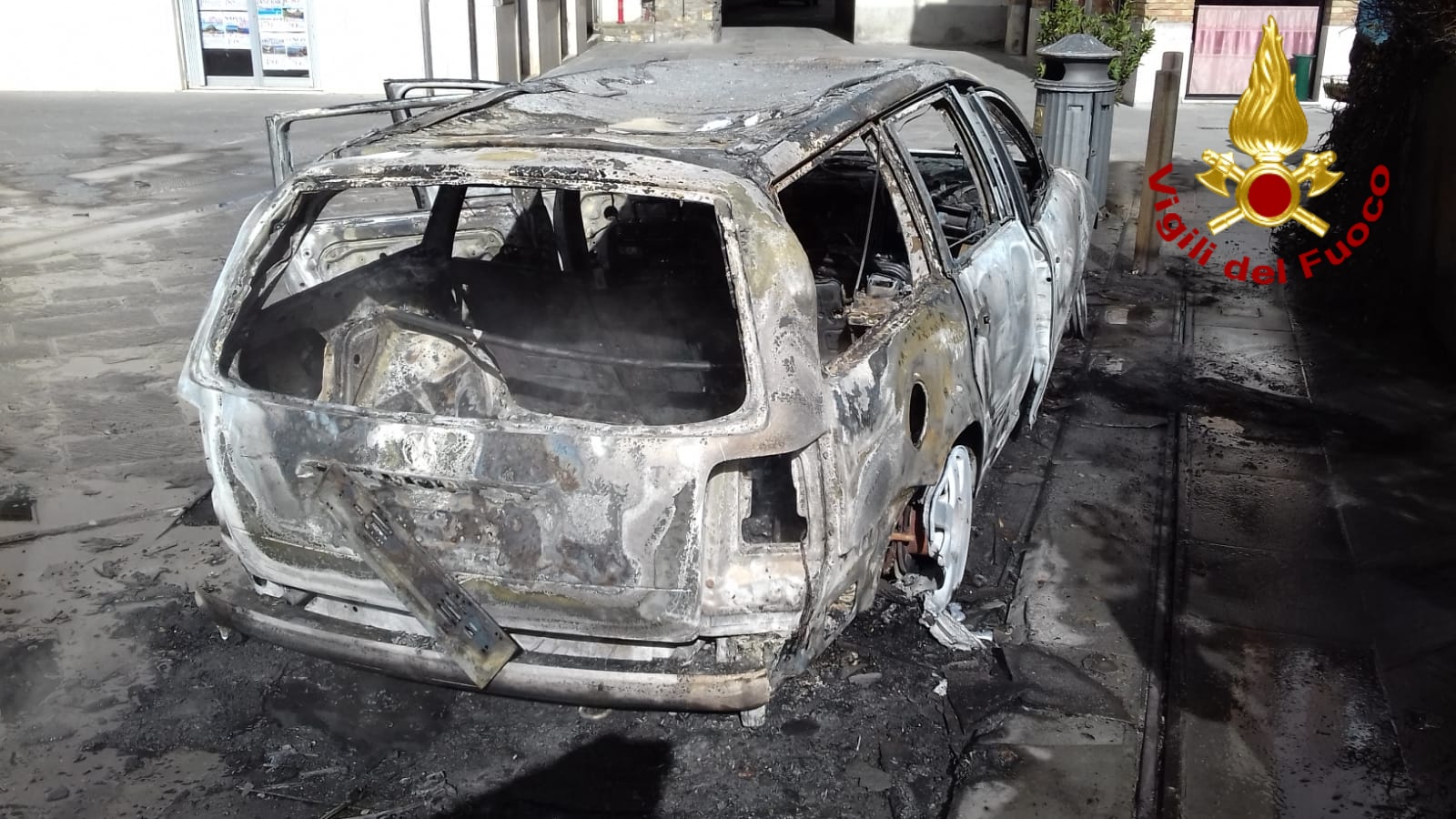 Auto in fiamme a Pieve Santo Stefano