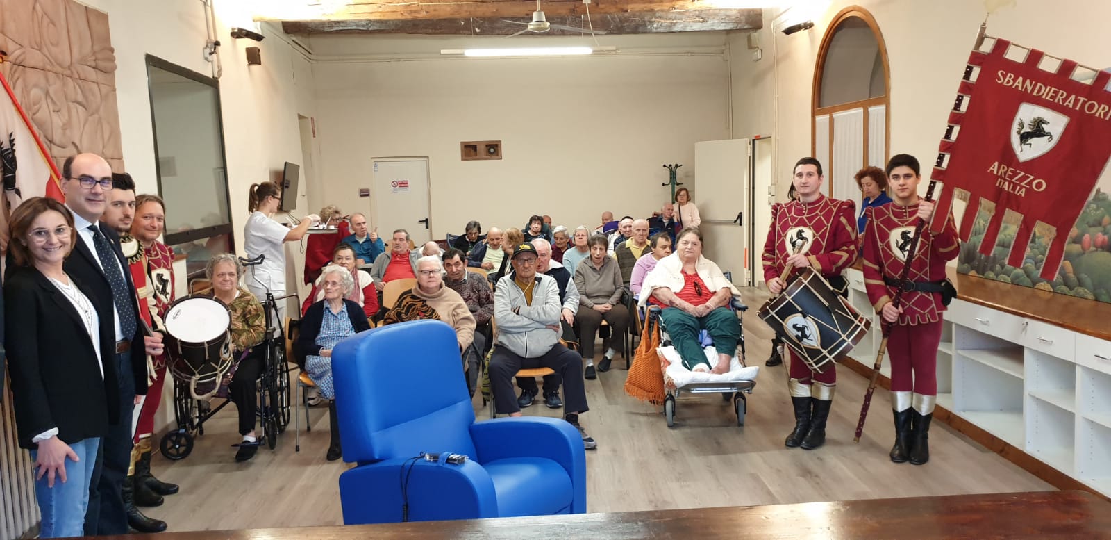 Nel ricordo del “Nonno” gli Sbandieratori donano un nuovo ausilio alla ASP Pia Casa di Riposo