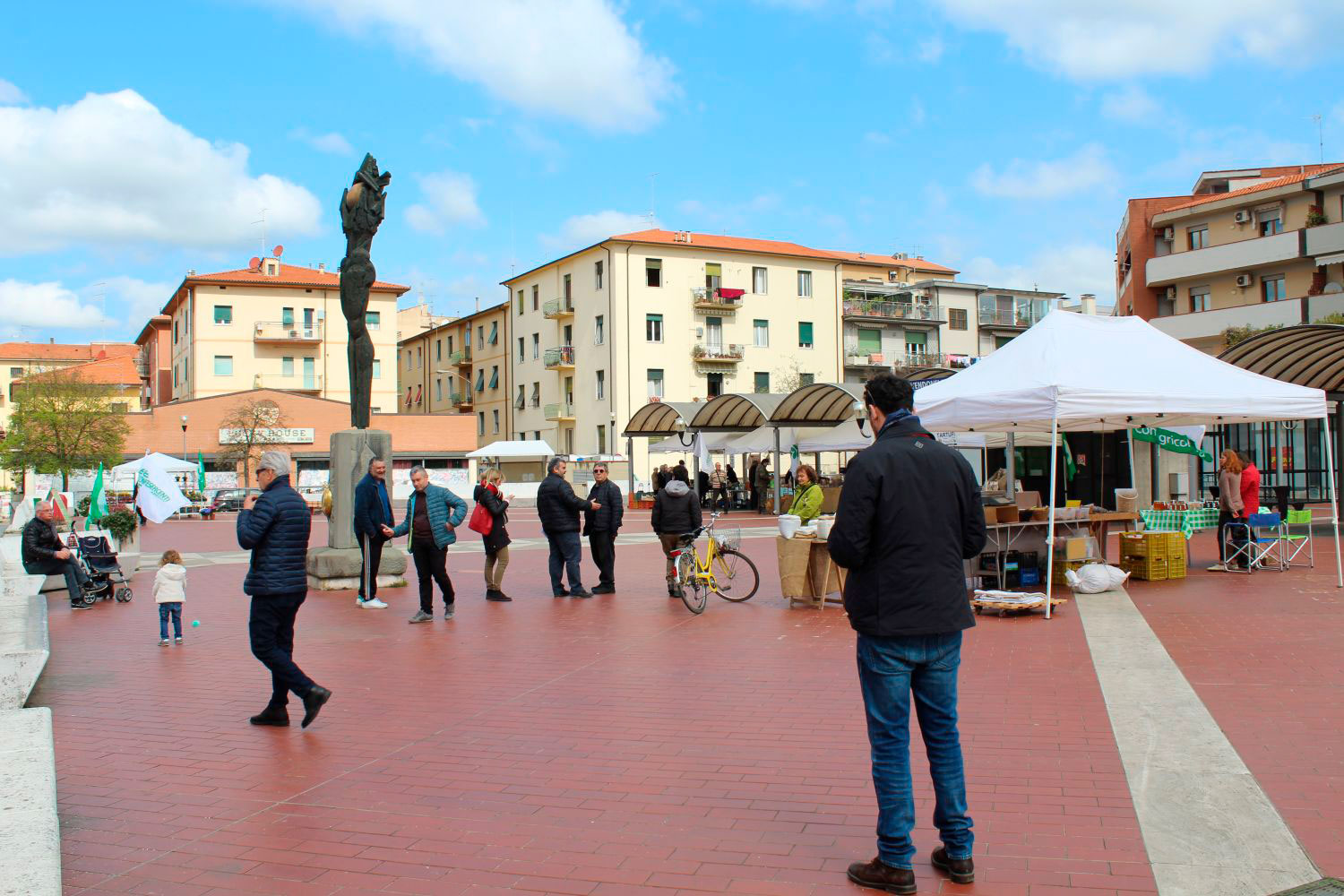 Il mercato in Piazza Zucchi ad Arezzo