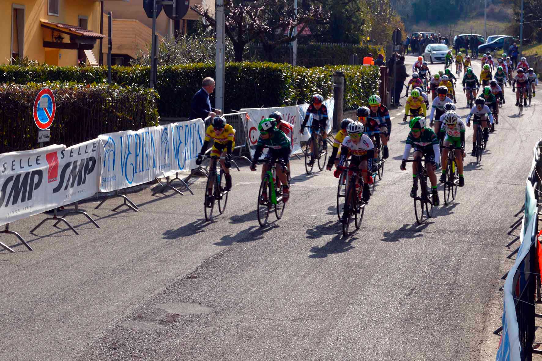 Centoventi giovani ciclisti in strada per il “Trofeo Agazzi”