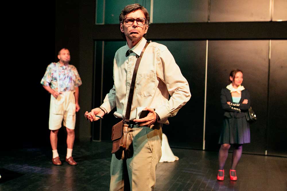 Alla ricerca del paradosso teatrale con Hotel Miramare al Pietro Aretino