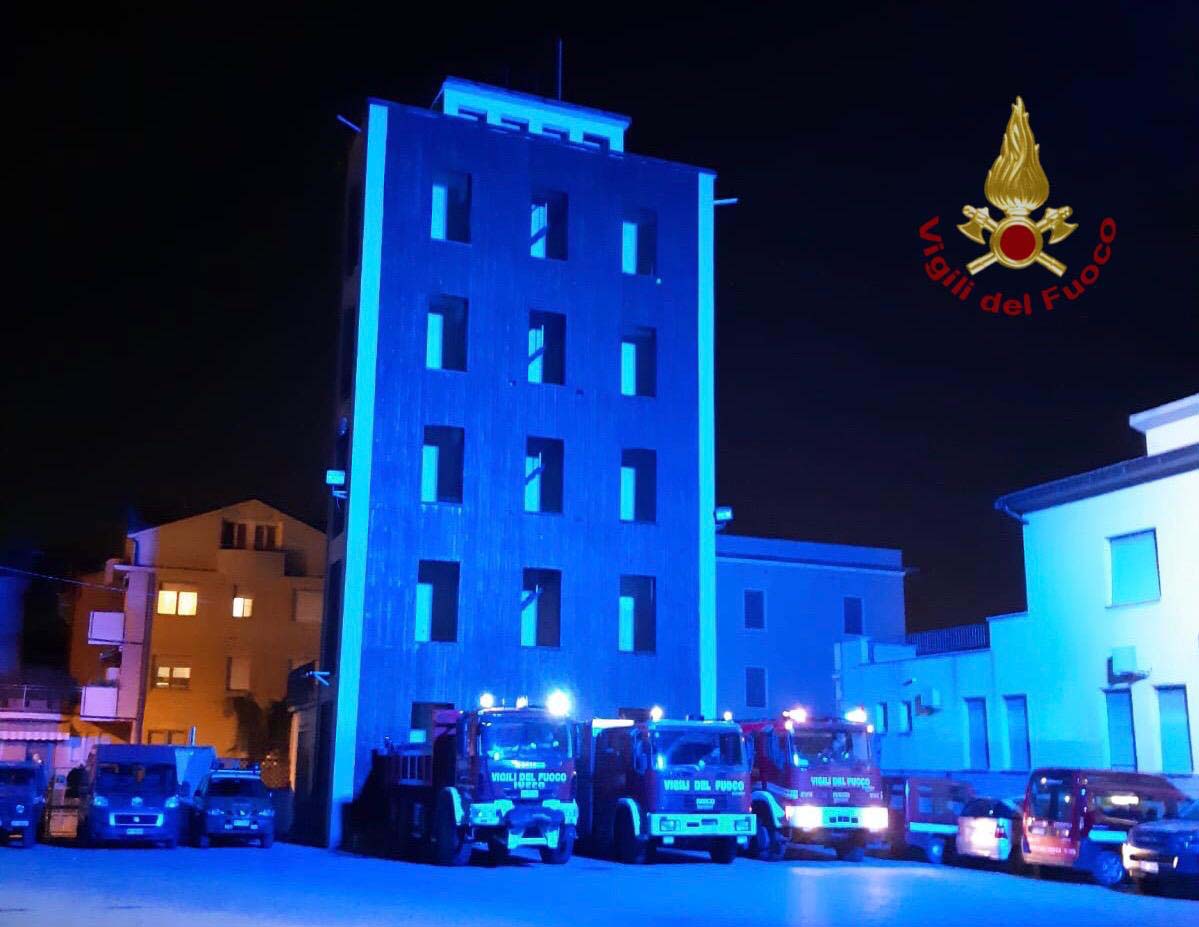 I Vigili del Fuoco di Arezzo aderiscono alla giornata Nazionale sull’Autismo