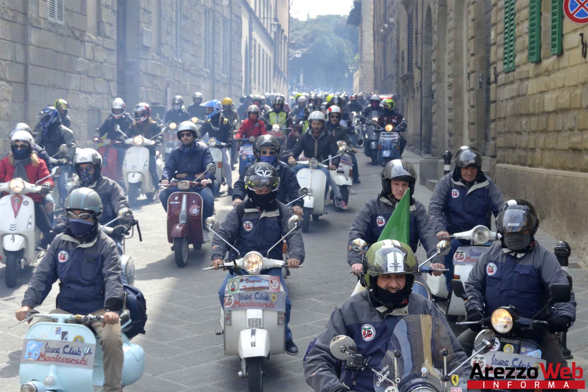 Passaggio Vespa Club Arezzo