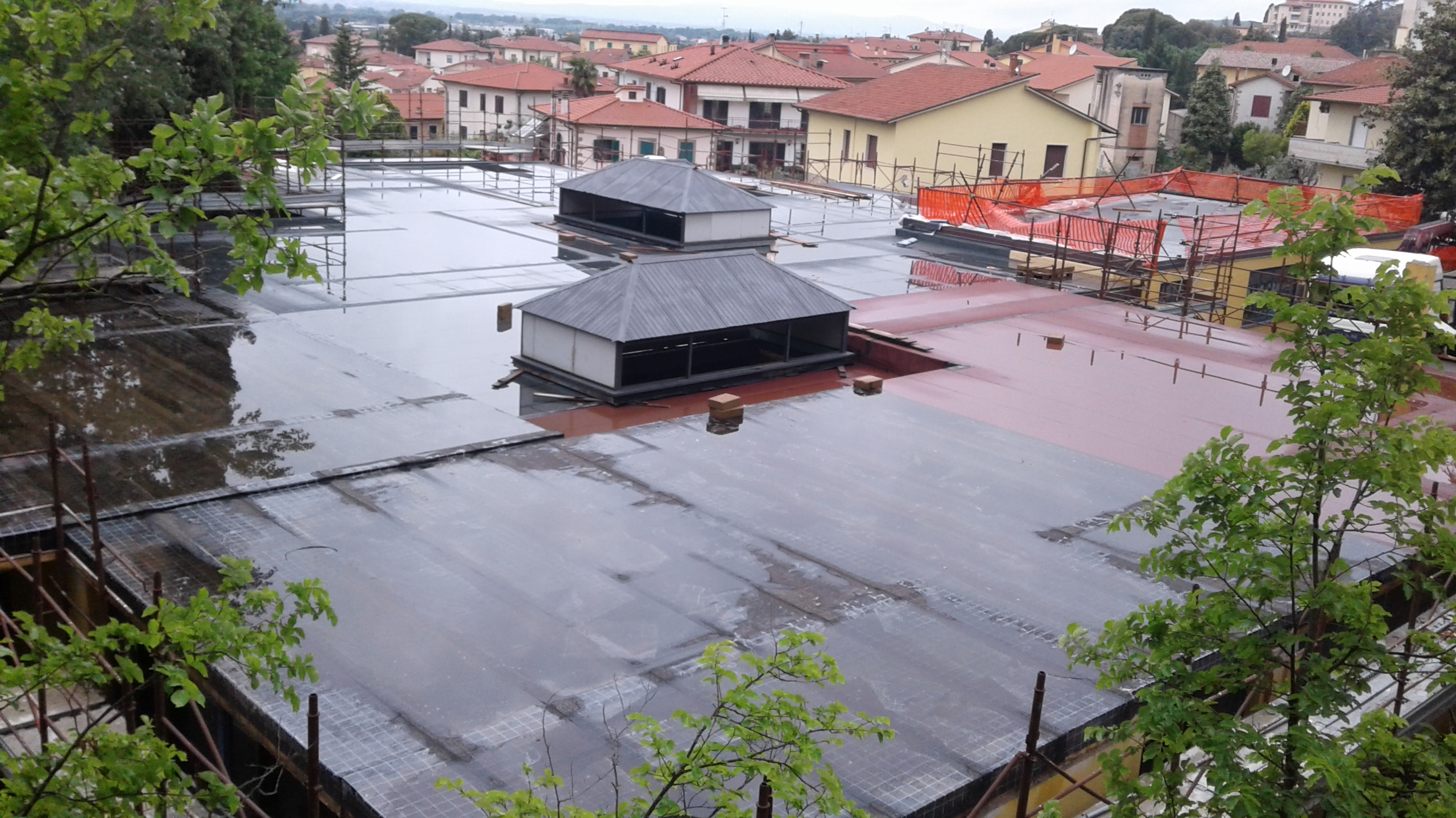 Completato il primo step dei lavori per il tetto della scuola dell’infanzia Brogi