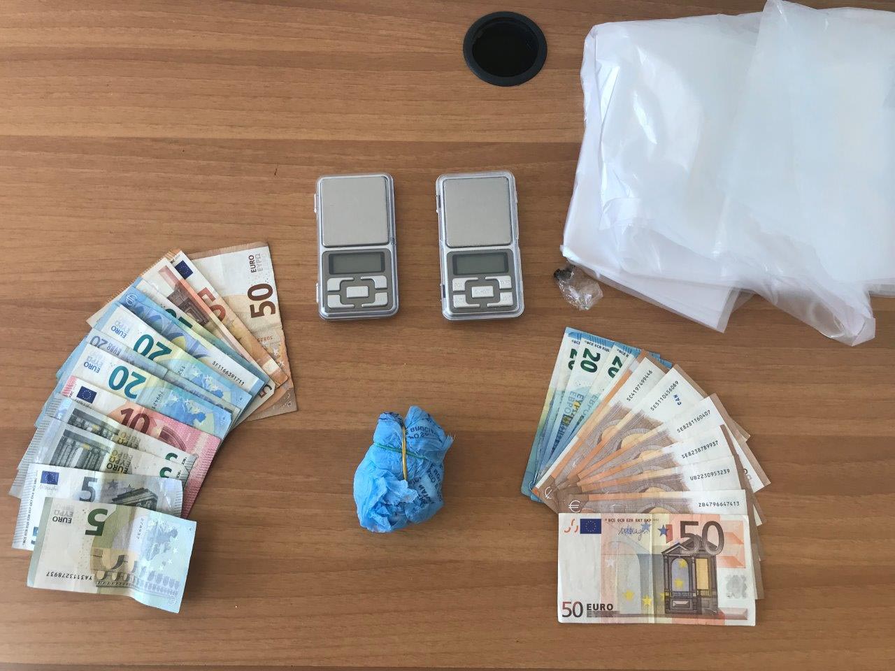 Sorpreso con 85 grammi di cocaina negli slip: arrestato 33enne