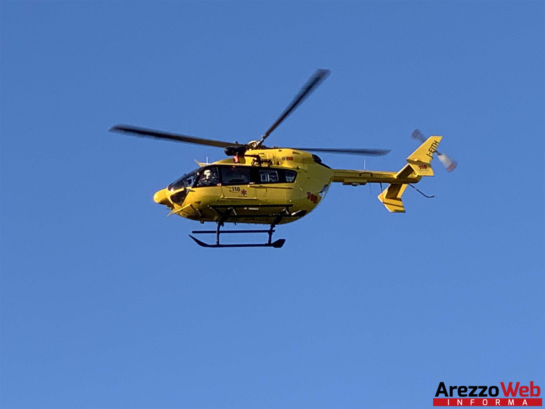 Scontro auto e jeep: muore donna di 79 anni