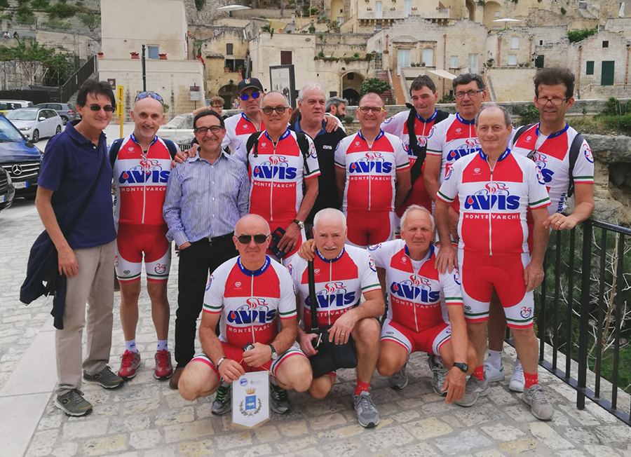 500 km tra mari e monti, il Gruppo Sportivo AVIS di Montevarchi celebra in bici la Giornata del donatore di sangue