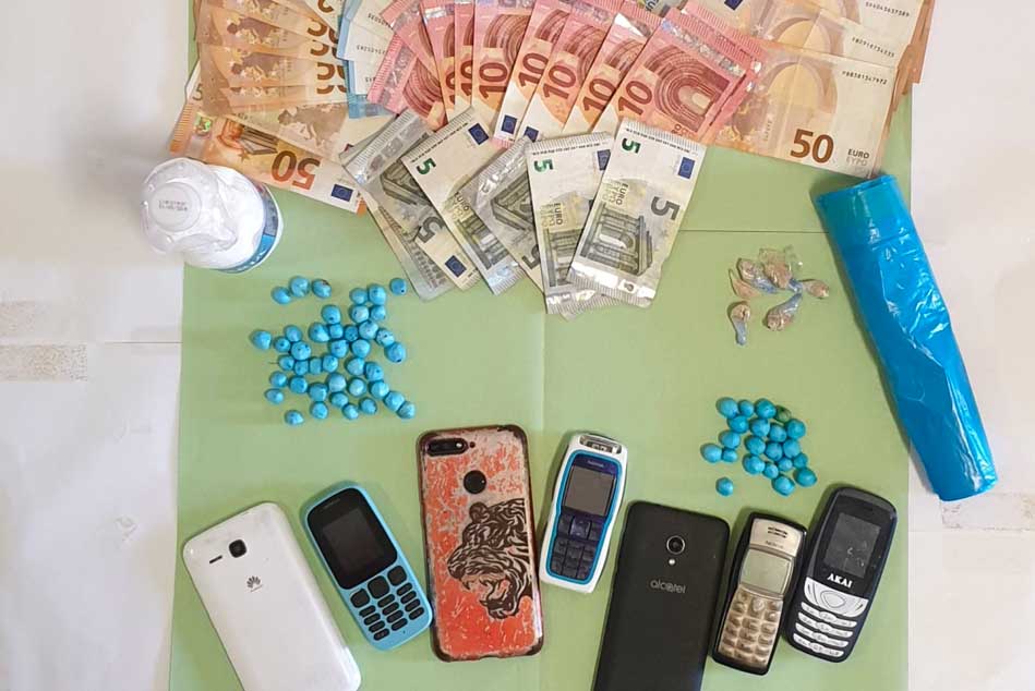 Pusher in città: un altro giro di vite, tre nigeriani in manette