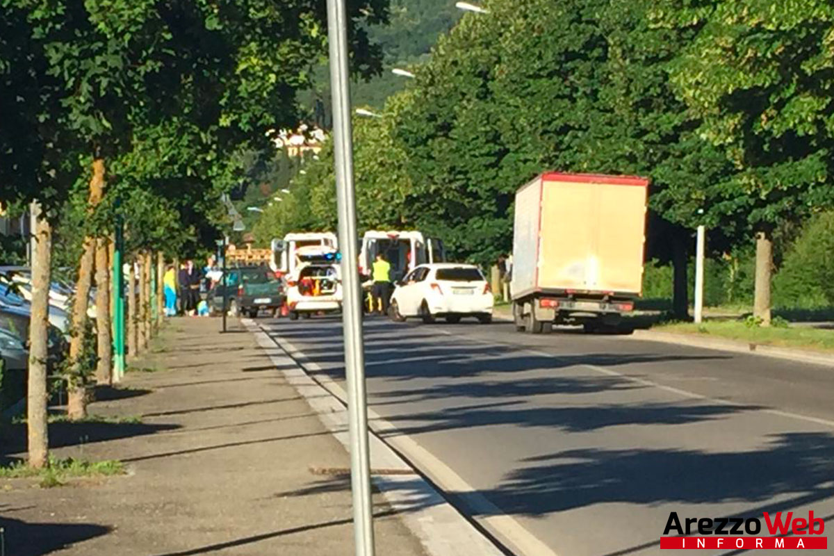Scontro auto-moto in via Salmi: due feriti