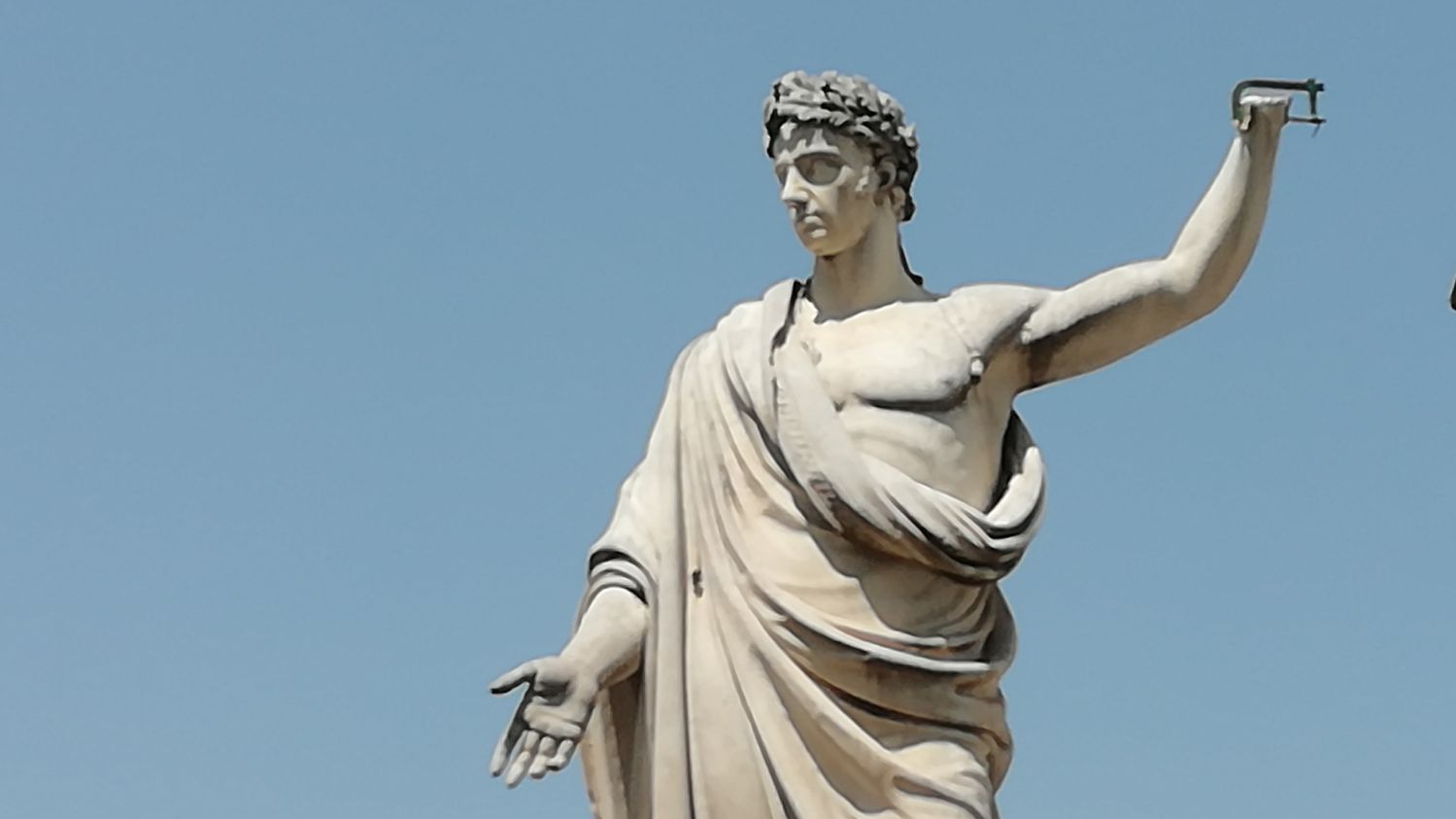 Ricollocamento della mano e dello scettro sulla statua di Ferdinando III di Lorena chiusura veicolare del tratto tra via Ricasoli e piaggia del Murello