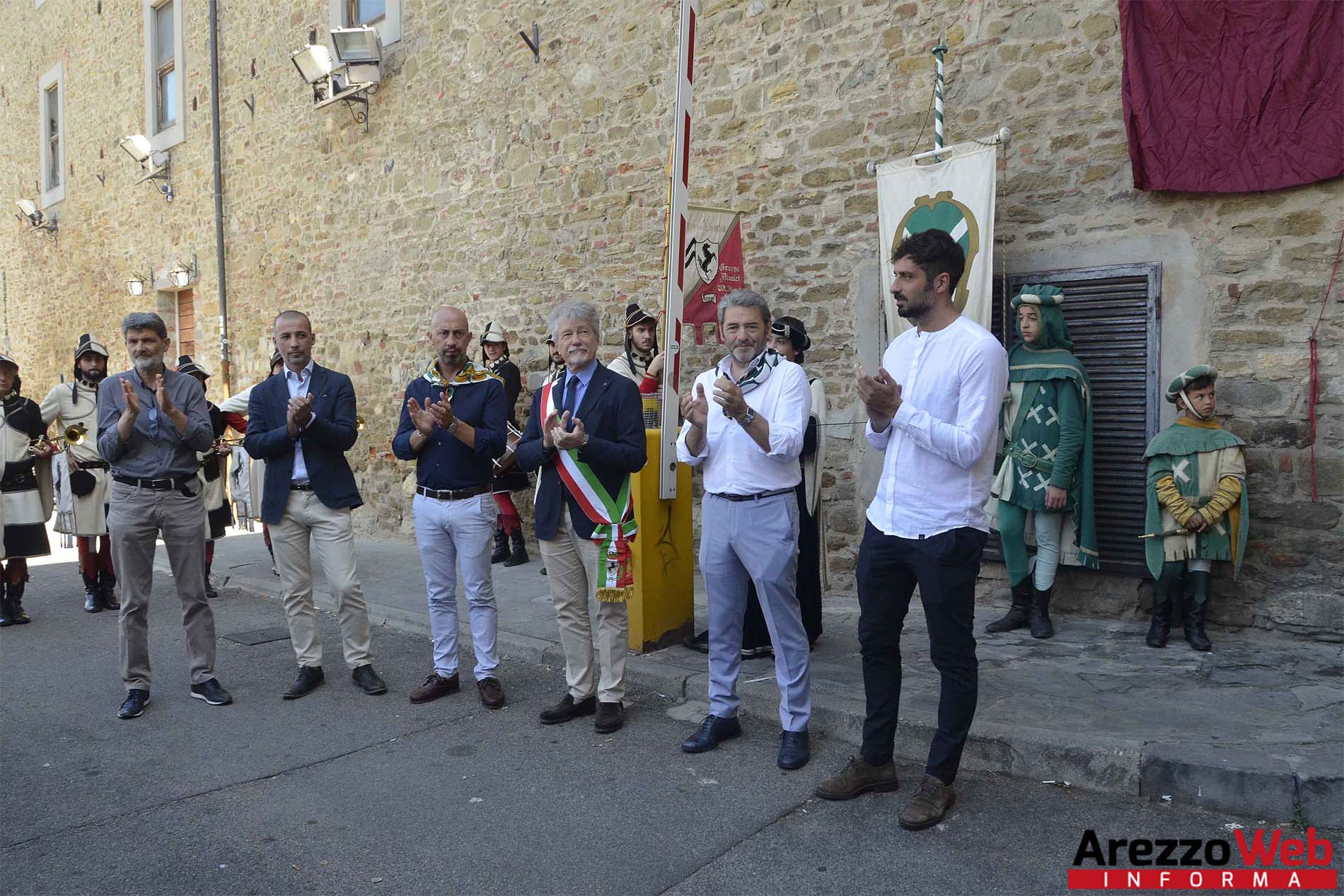 Piazzetta Enzo Piccoletti: la targa scoperta dal sindaco Ghinelli – FOTO