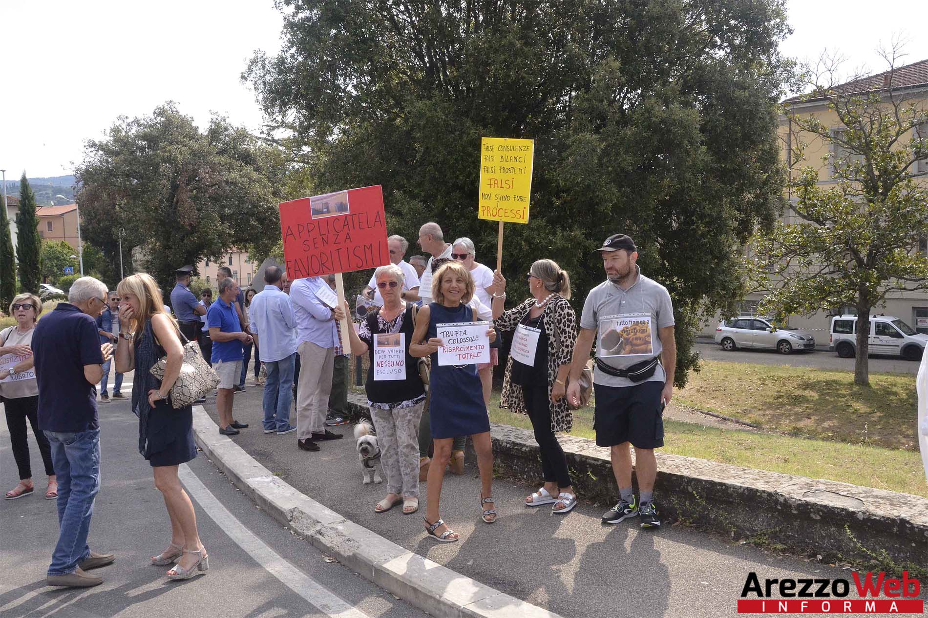 Sit-in di protesta davanti al Tribunale di Arezzo – foto