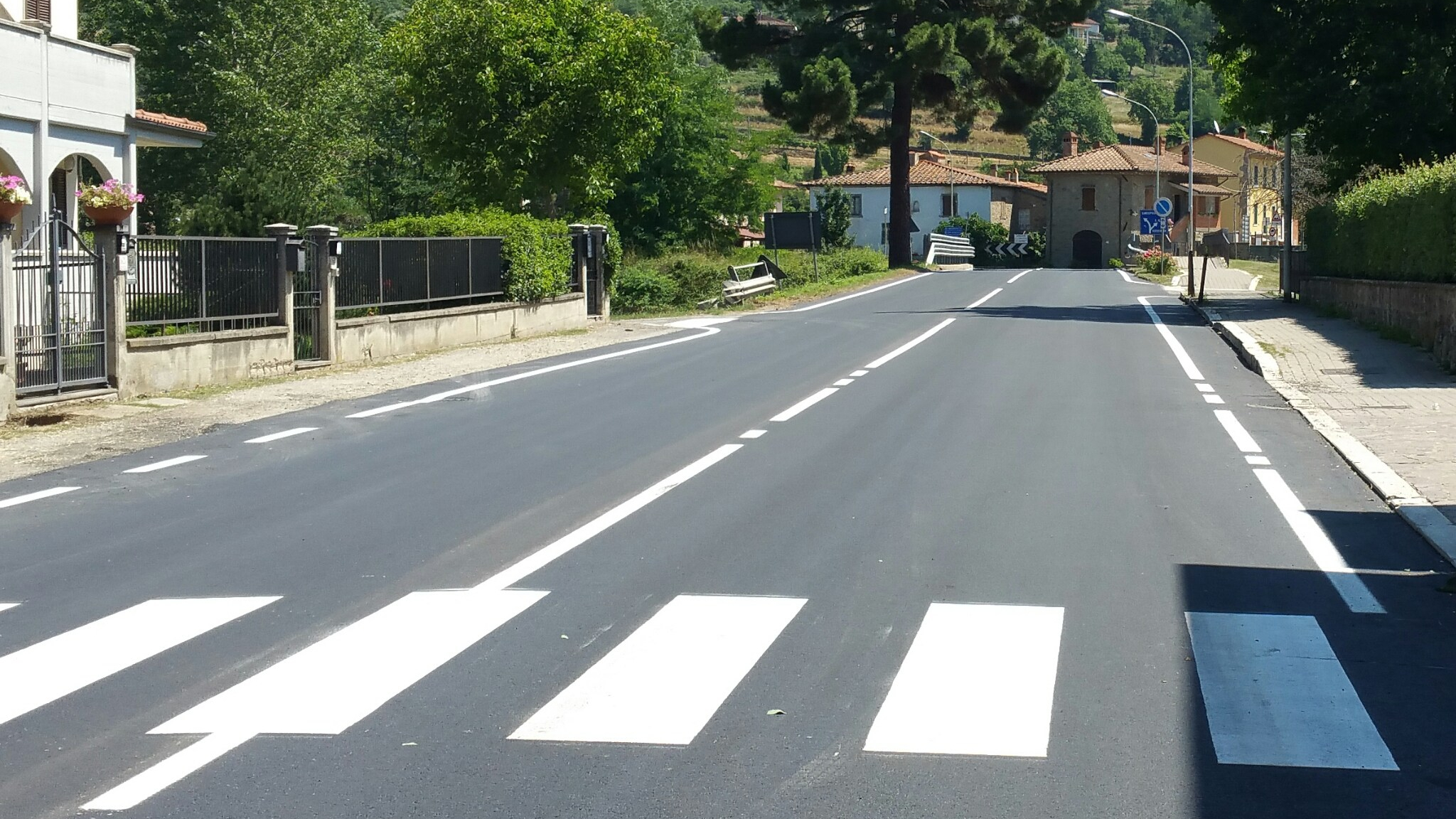 Palazzo del Pero:  manutenzione straordinaria della strada comunale