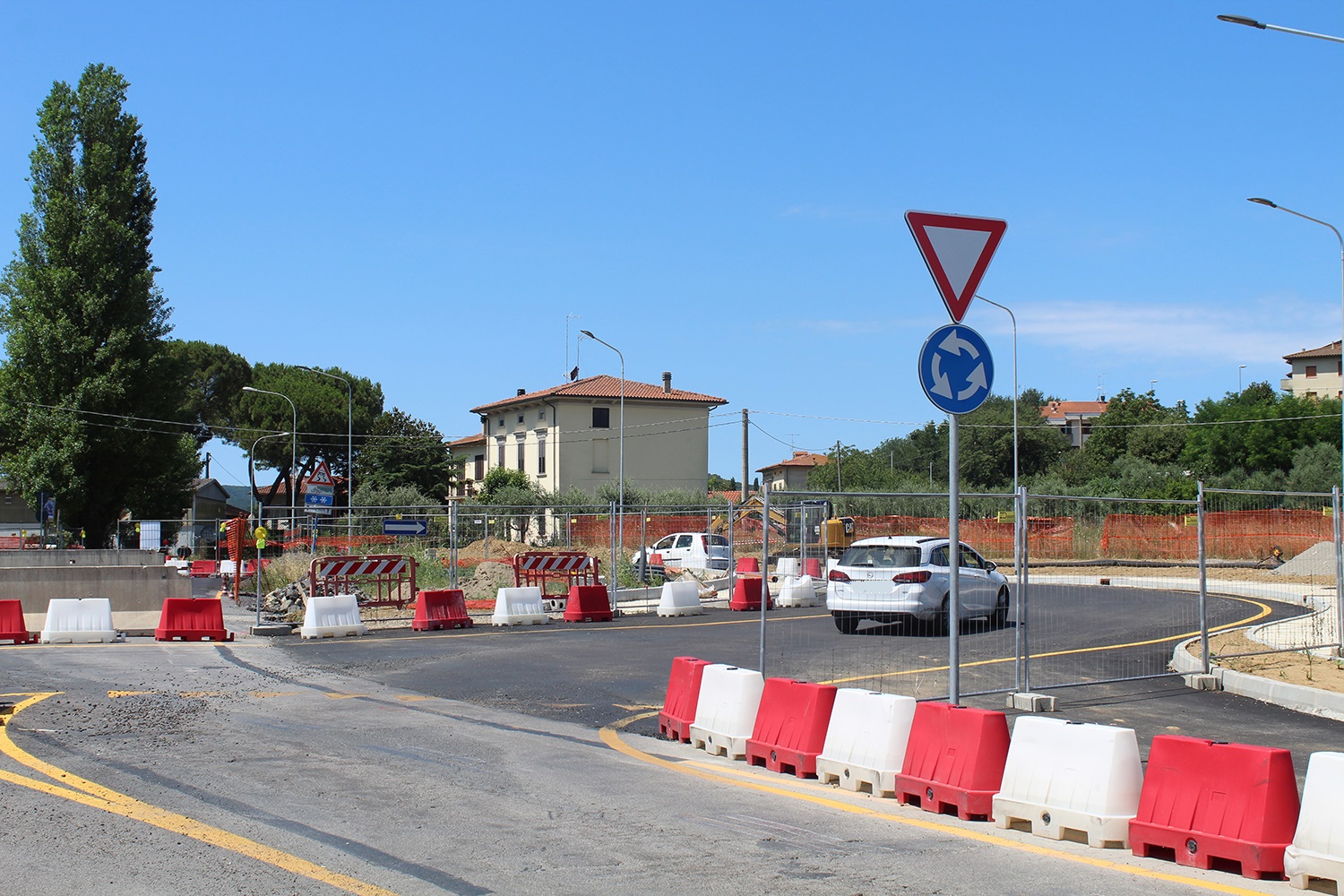 A Chiani si gira sulla rotatoria