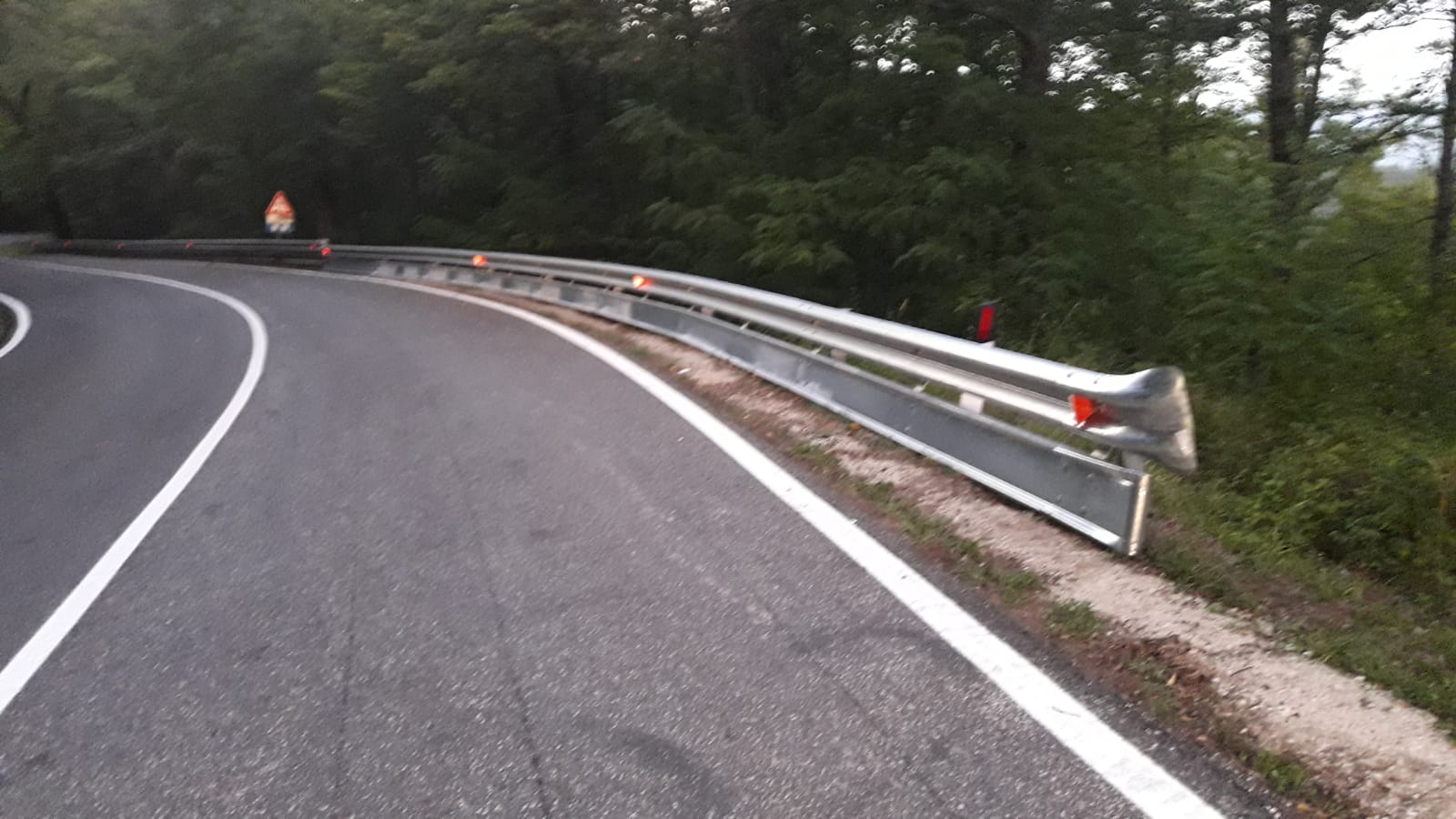 Sicurezza nelle strade, la Provincia di Arezzo installa dei nuovi guard rail nella S.P.208