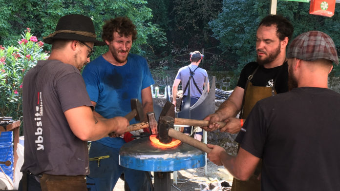 Biennale d'Arte Fabbrile di Stia: il Campionato del mondo di forgiatura entra nel vivo, in 300 da venti paesi Biennale d'Arte Fabbrile di Stia: il Campionato del mondo di forgiatura entra nel vivo, in 300 da venti paesi