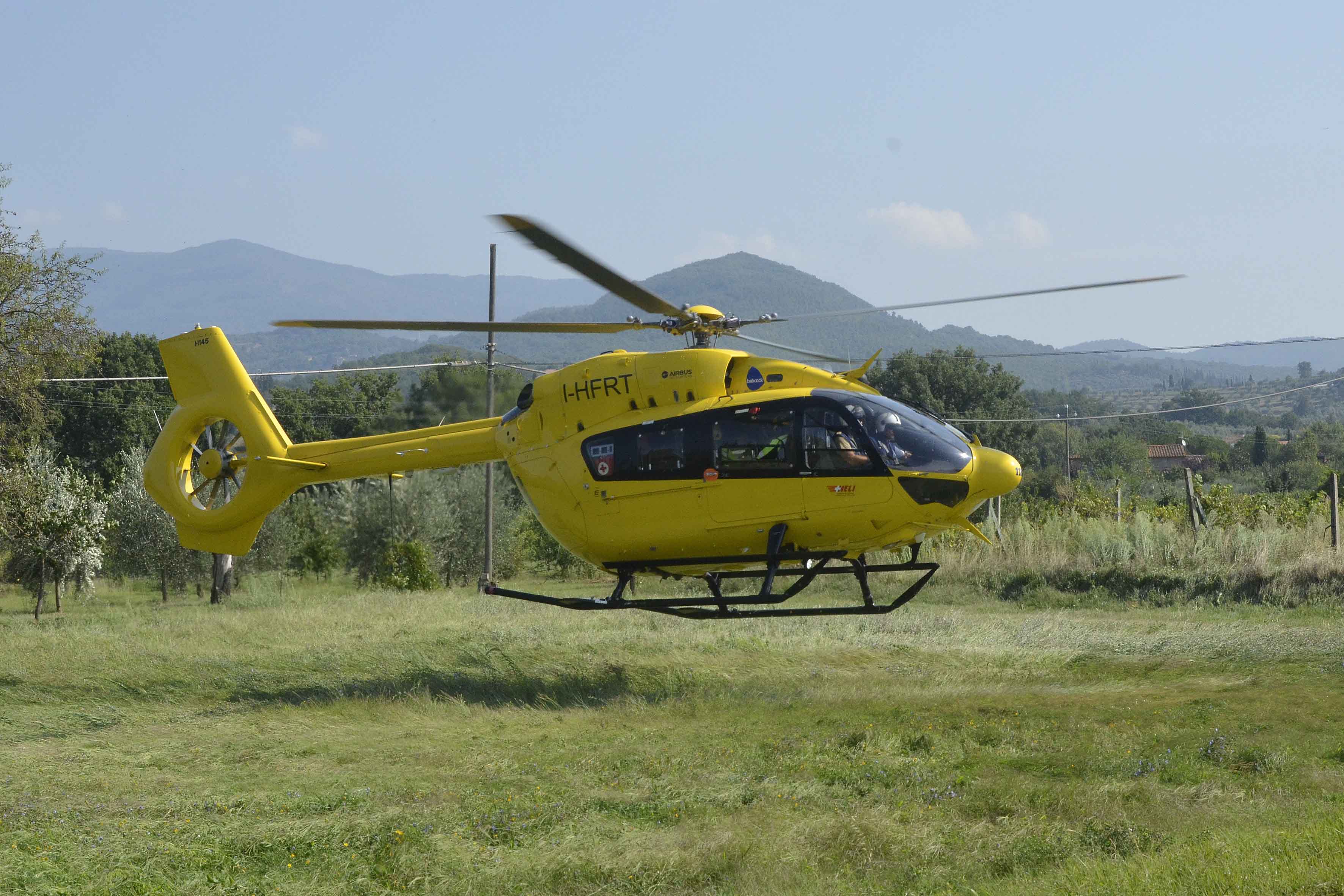 75enne precipita in un burrone di 40metri con l’auto, trasferito a Careggi in elicottero