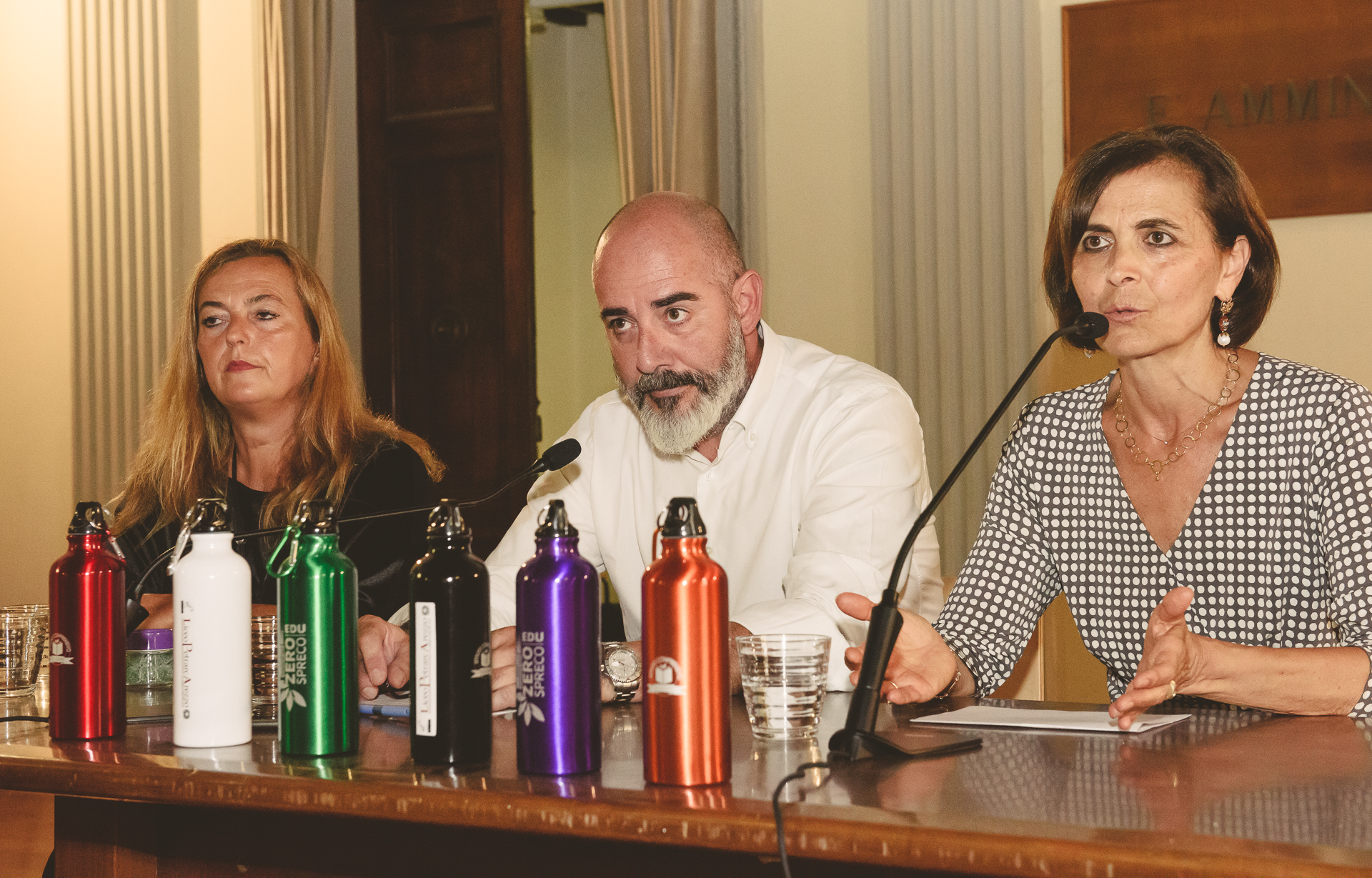 Basta plastica a scuola: no alle bottigliette di plastica, sì alla riduzione dei rifiuti e alla salute alimentare