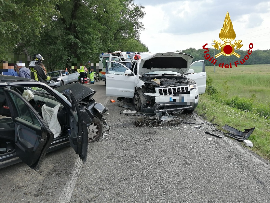 Castiglion Fibocchi scontro fra auto cinque le persone ferite