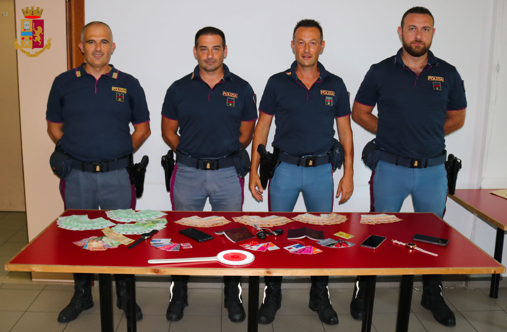 Arrestati sull’A/1 dalla Stradale per favoreggiamento dell’immigrazione clandestina