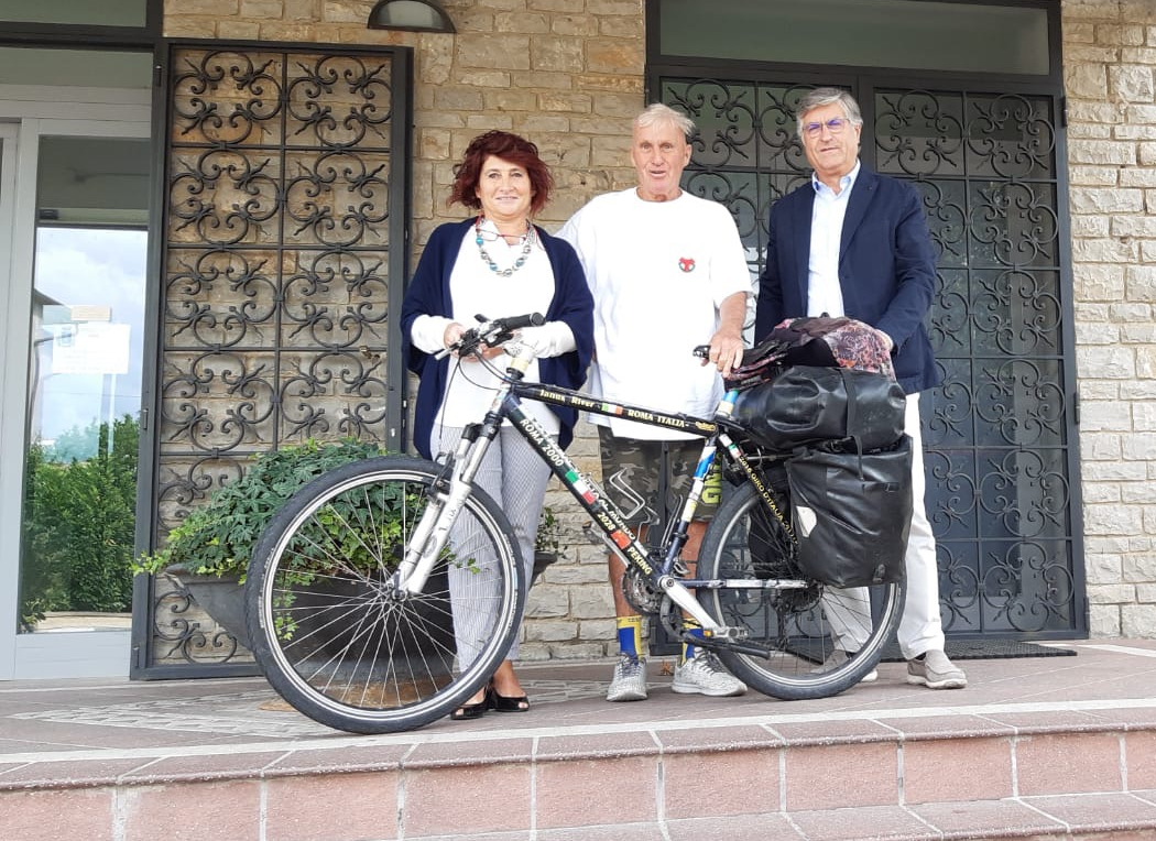 Janus River gira il mondo in bici e fa tappa a Civitella