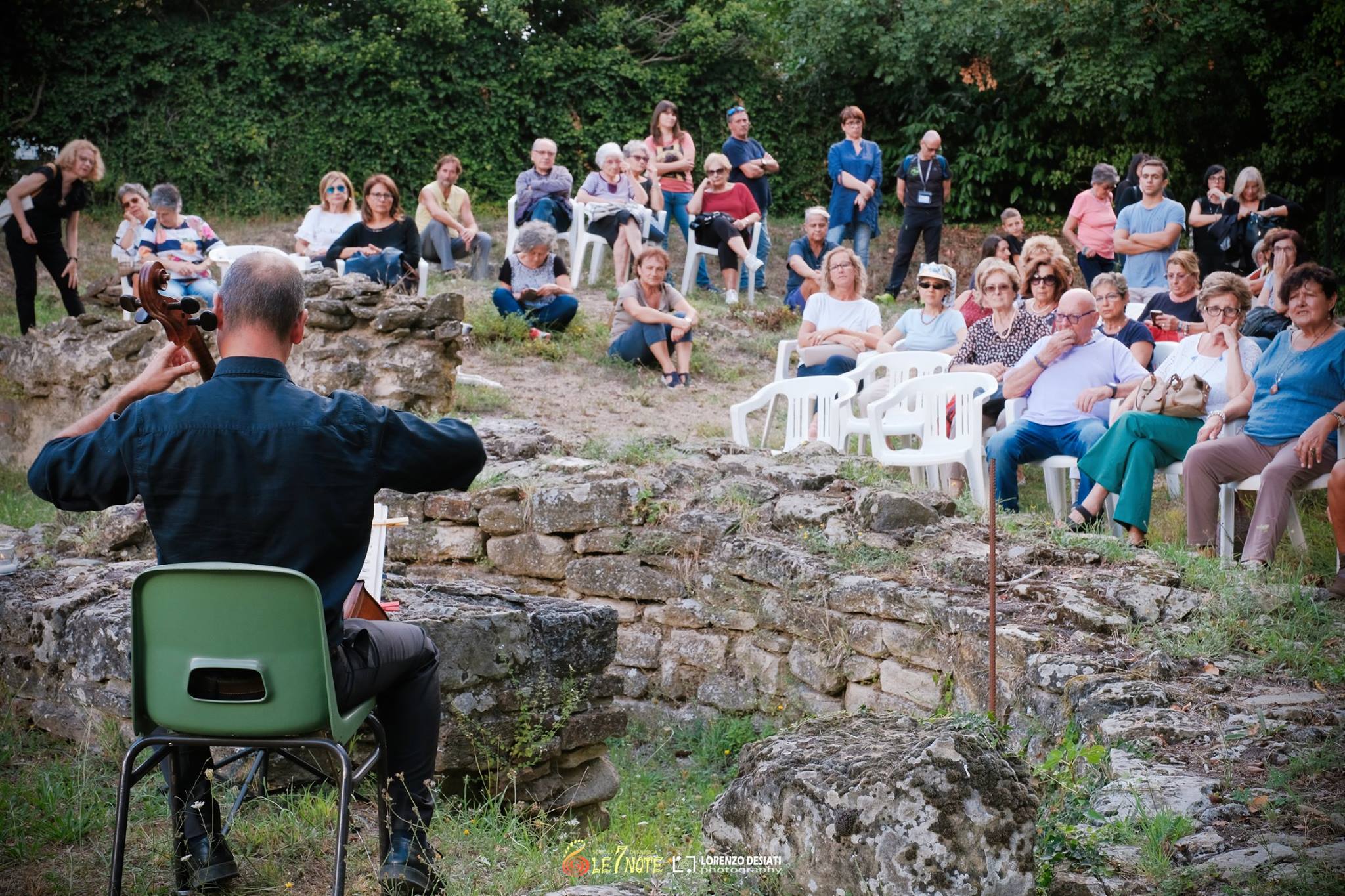 Scuola di musica 7 Note, concerto agli scavi archeologici del Parco del Pionta con Luca Provenzani e l’Insieme Vocale Vox Cordis