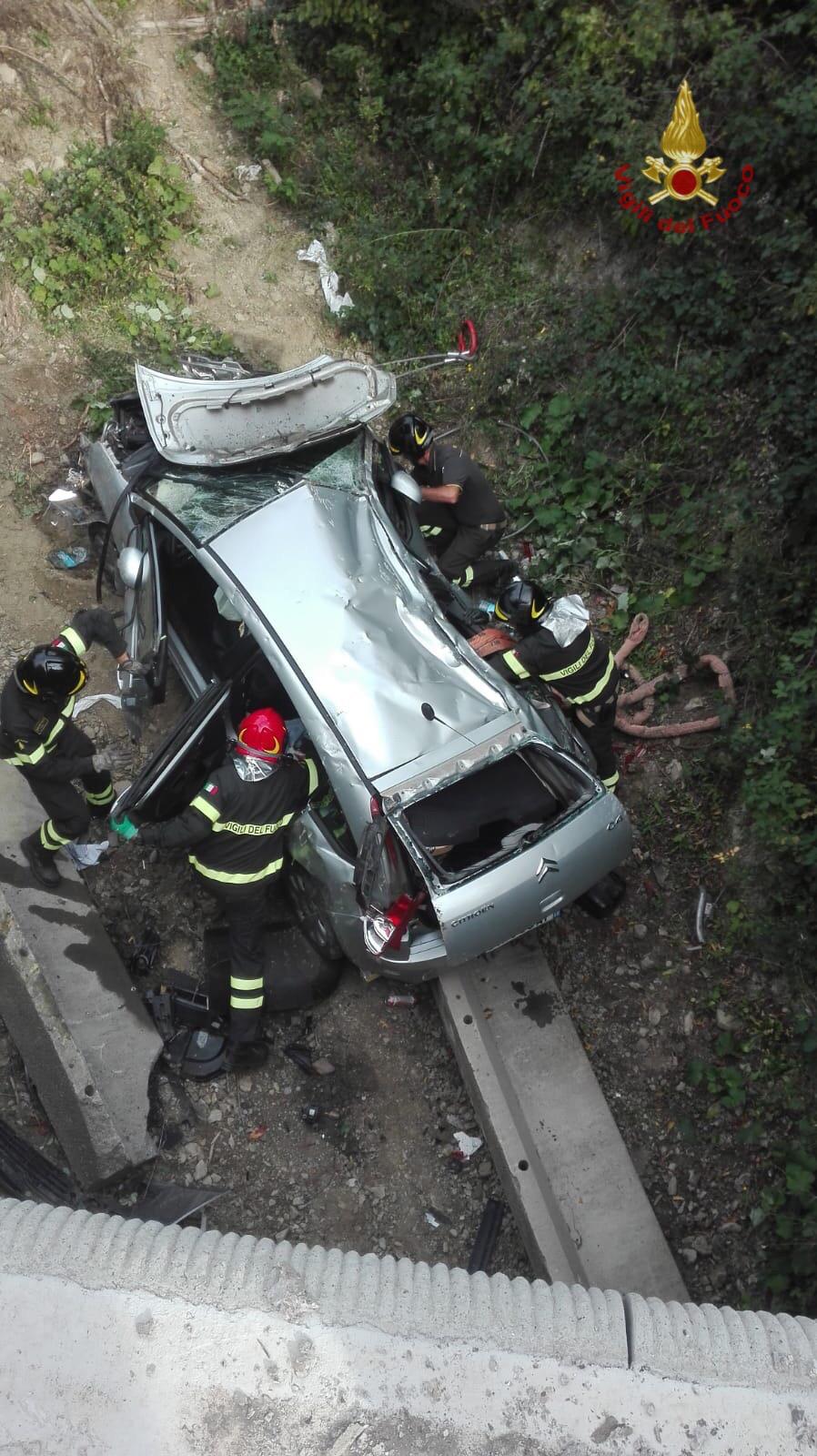auto_fuori_strada_libbia_2