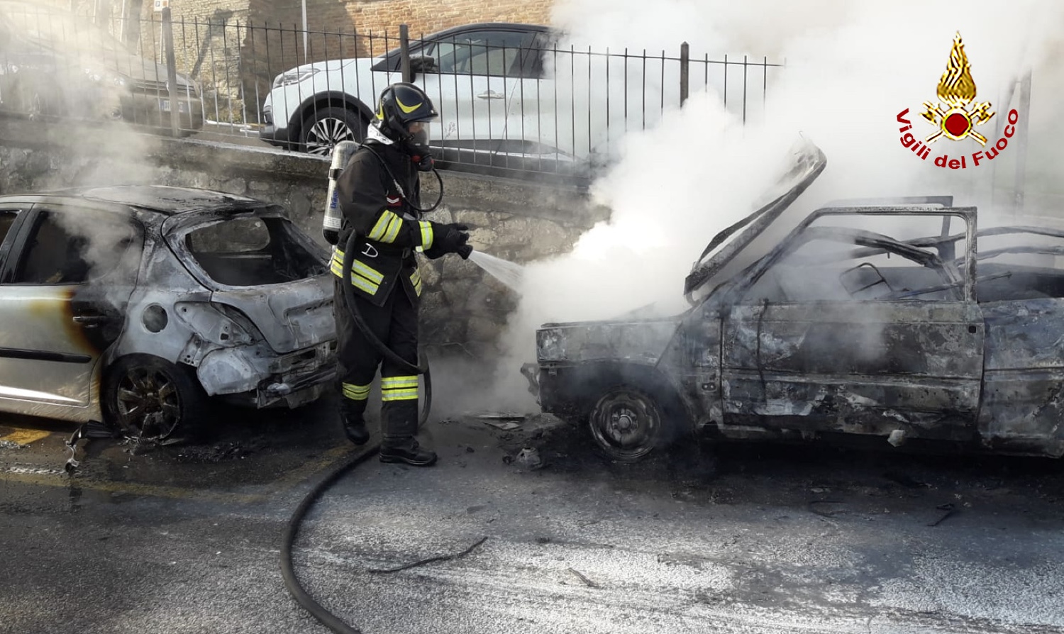 Prende fuoco una vettura a Foiano, nessun ferito