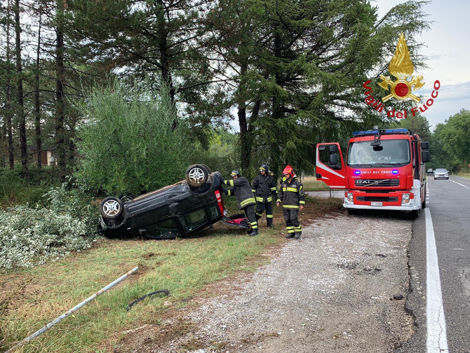 Montevarchi, perde il controllo e si ribalta con la sua auto