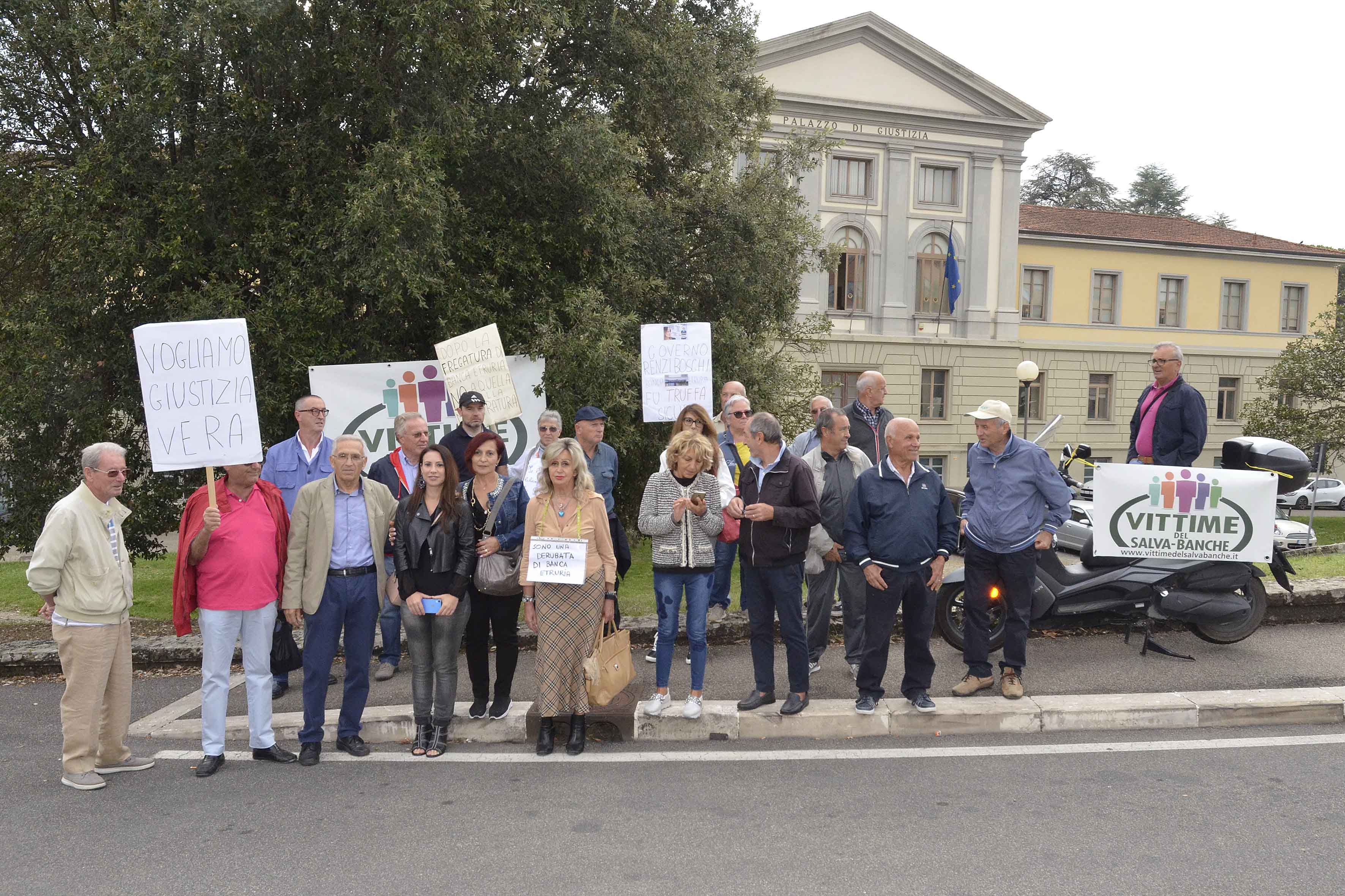 Ex Etruria, attesa per la sentenza sulle obbligazioni azzerate. Protesta delle Vittime del Salvabanche