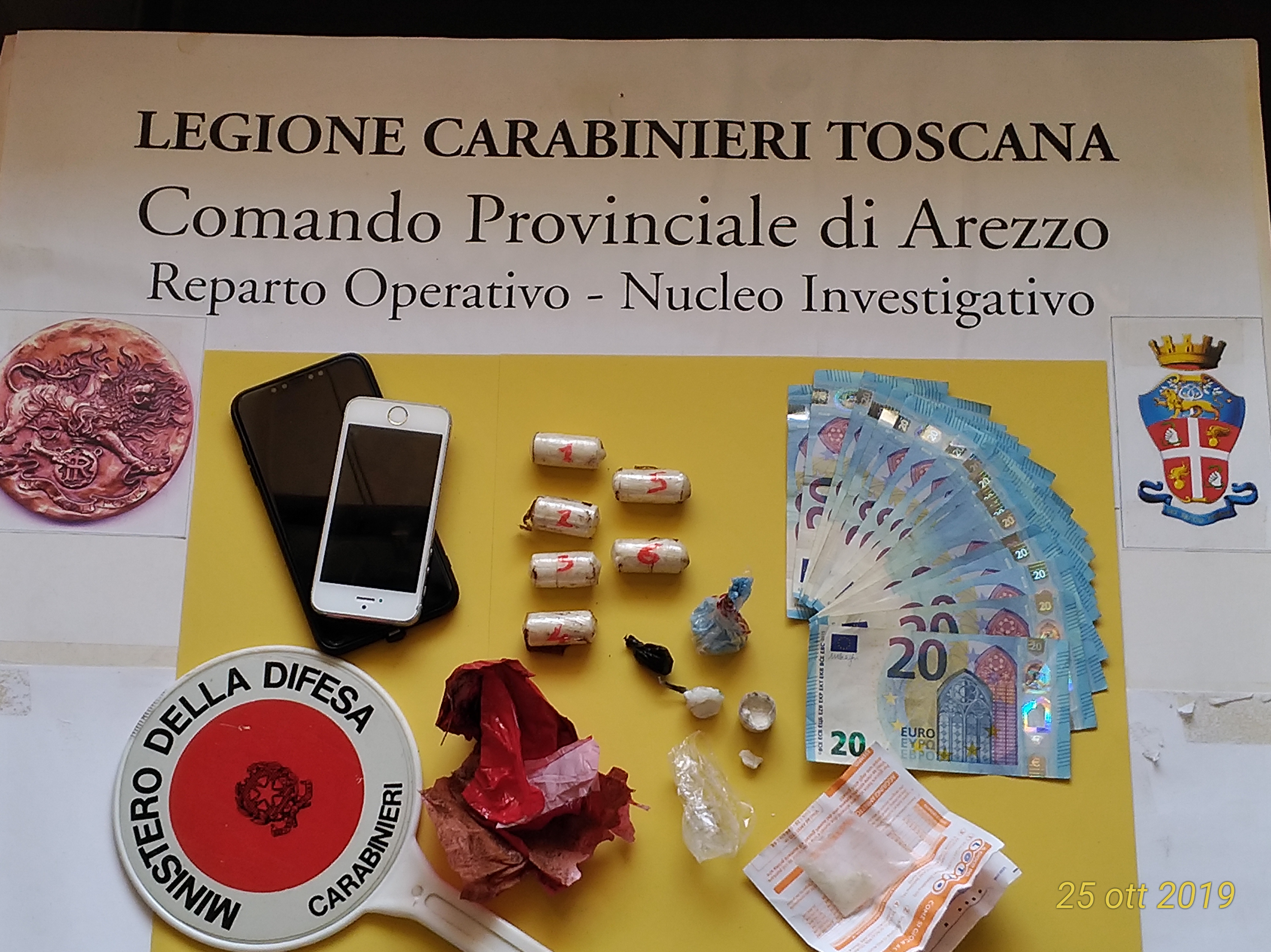 Spacciatore sudamericano nascondeva nel soffitto della cantina la cocaina: arrestato