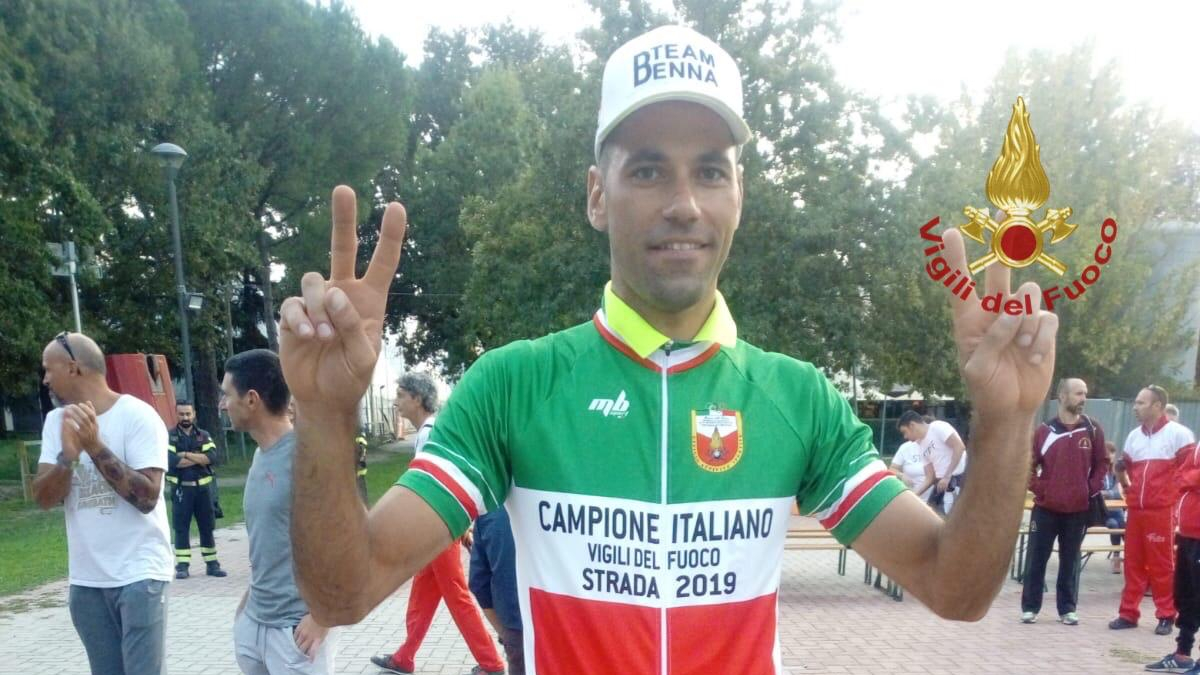 Dario Perrilli, castiglionese di adozione, si è laureato campione d’Italia di ciclismo dei vigili del fuoco. Le congratulazione del sindaco Agnelli