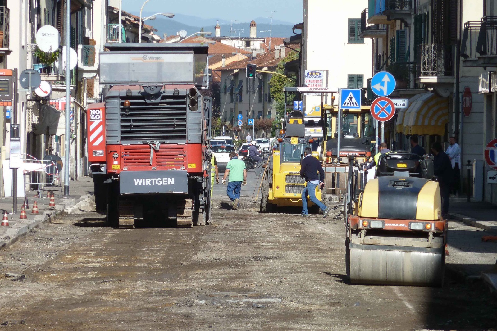 Proseguono i lavori di asfaltatura nel centro cittadino. Gli orari e le modifiche alla circolazione fino a venerdì