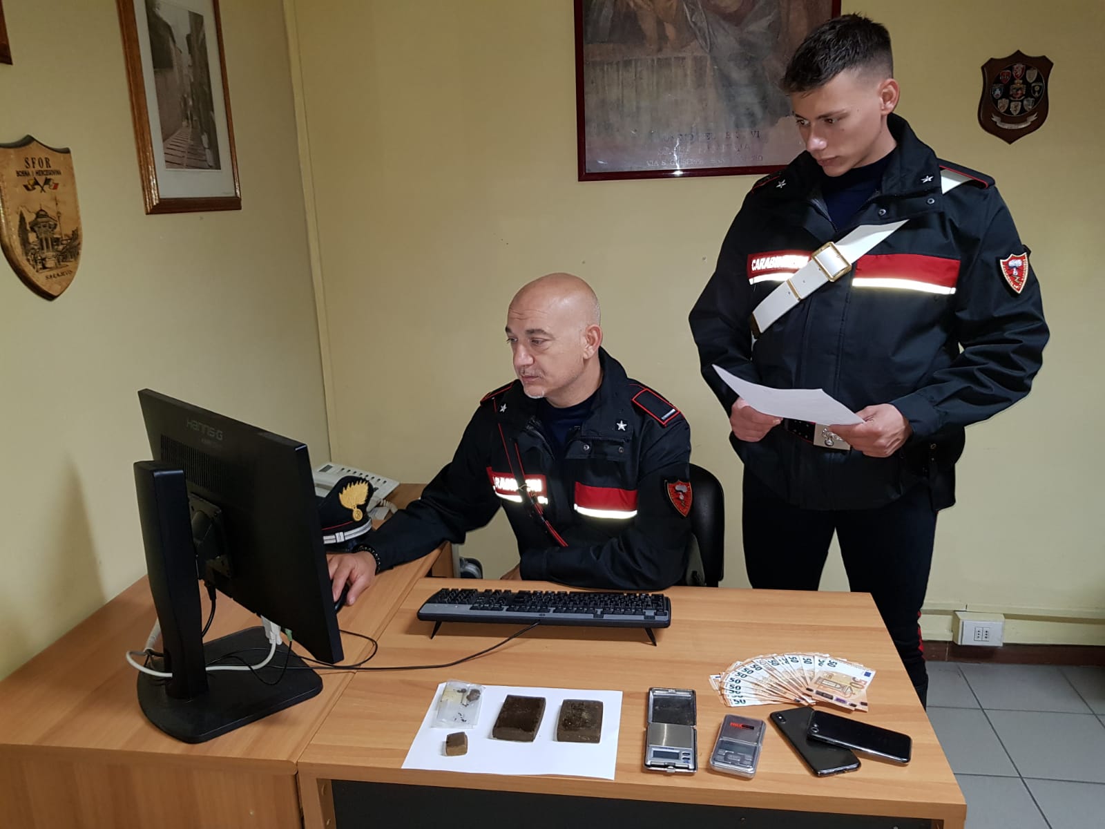 Spaccio, sequestrata droga per oltre 2800 dosi. Arrestati due giovani Spaccio, sequestrata droga per oltre 2800 dosi. Arrestati due giovani