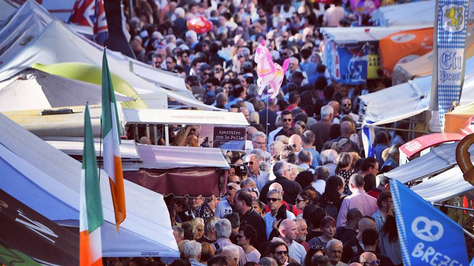 Mercato Internazionale ai nastri di partenza. Inaugurazione con maxi torta e 15 candeline