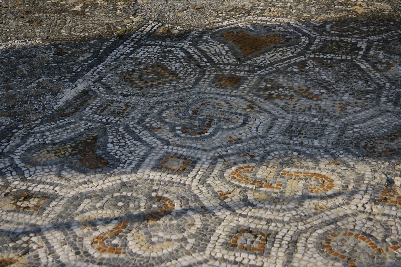Ritrovato pavimento di un'antica domus romana al Circolo artistico