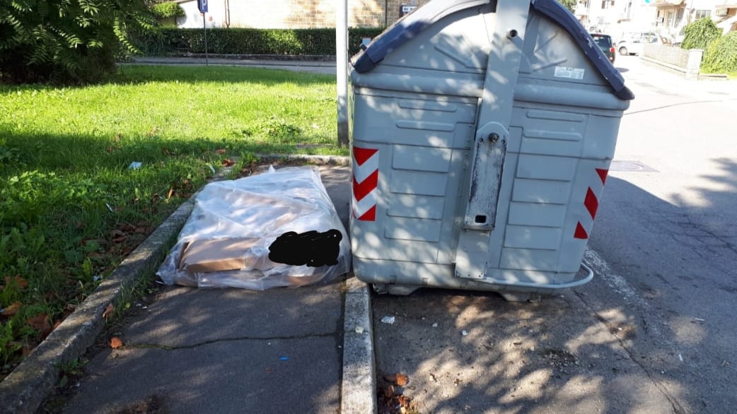 Prima denuncia per abbandono rifiuti grazie alle fototrappole