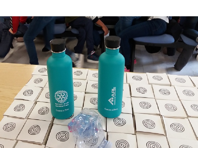 Consegnate oltre 100 borracce plastic-free agli studenti dell’istituto comprensivo di Poppi