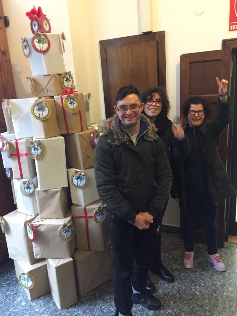 Un Grande albero di Natale inclusivo al Comune di Subbiano