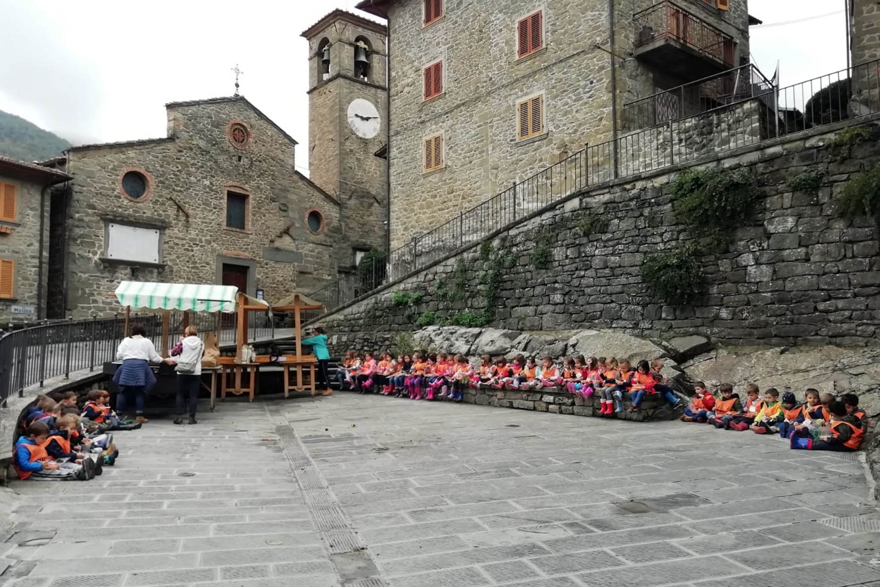 Raggiolo a misura di bambino: 300 studenti nel mondo della castagna