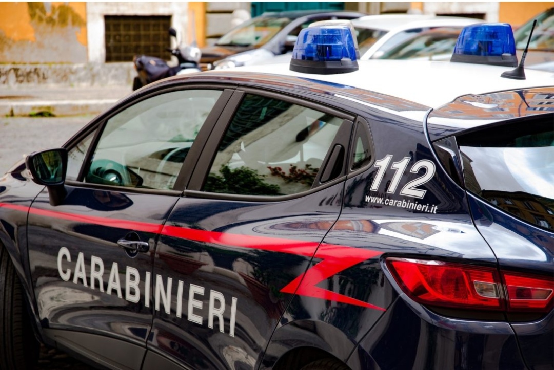 Mix di alcol e bevande energetiche somministrato a minorenni che accusano malori. Chiuso per un mese noto locale