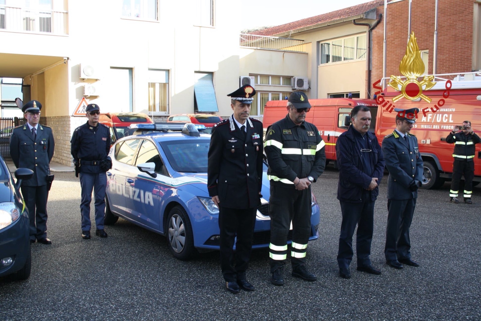 Tragedia di Alessandria, il questore e il comandante provinciale dei carabinieri alla caserma dei vigili del fuoco di Arezzo per manifestare vicinanza