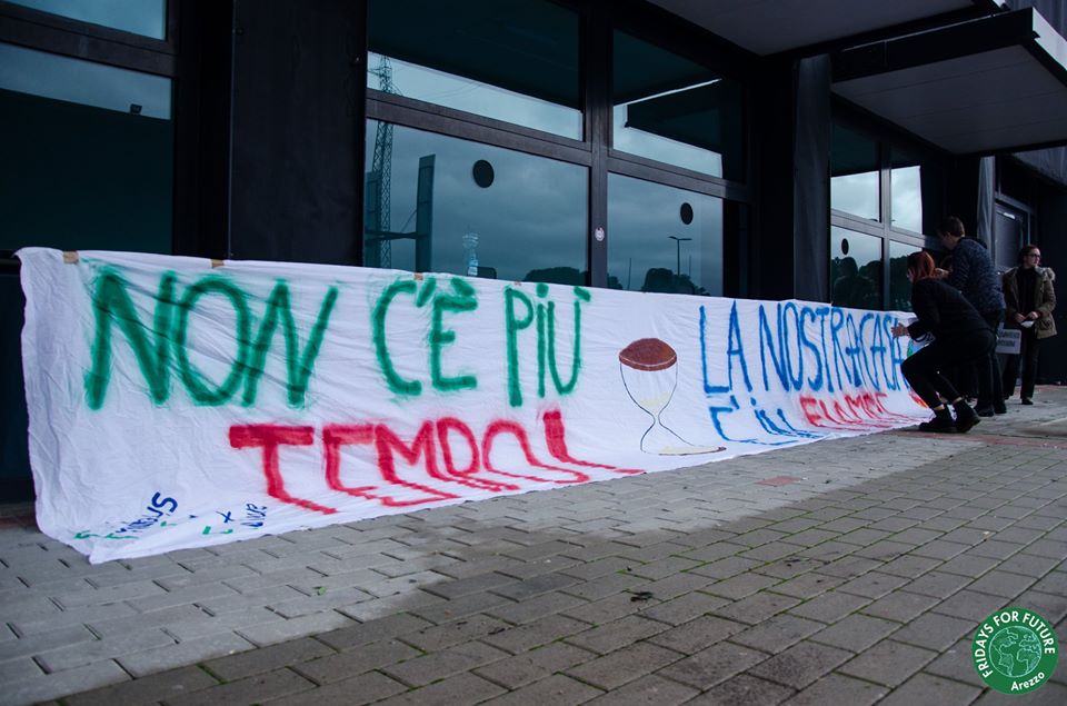 Anci, flash mob per il clima davanti al Palaffari