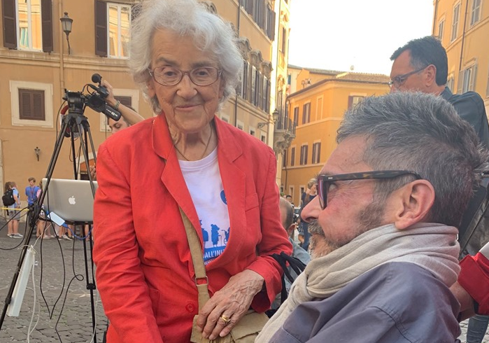 Walter De Benedetto giovedì deposita in Comune il testamento biologico. Con lui Mina Welby