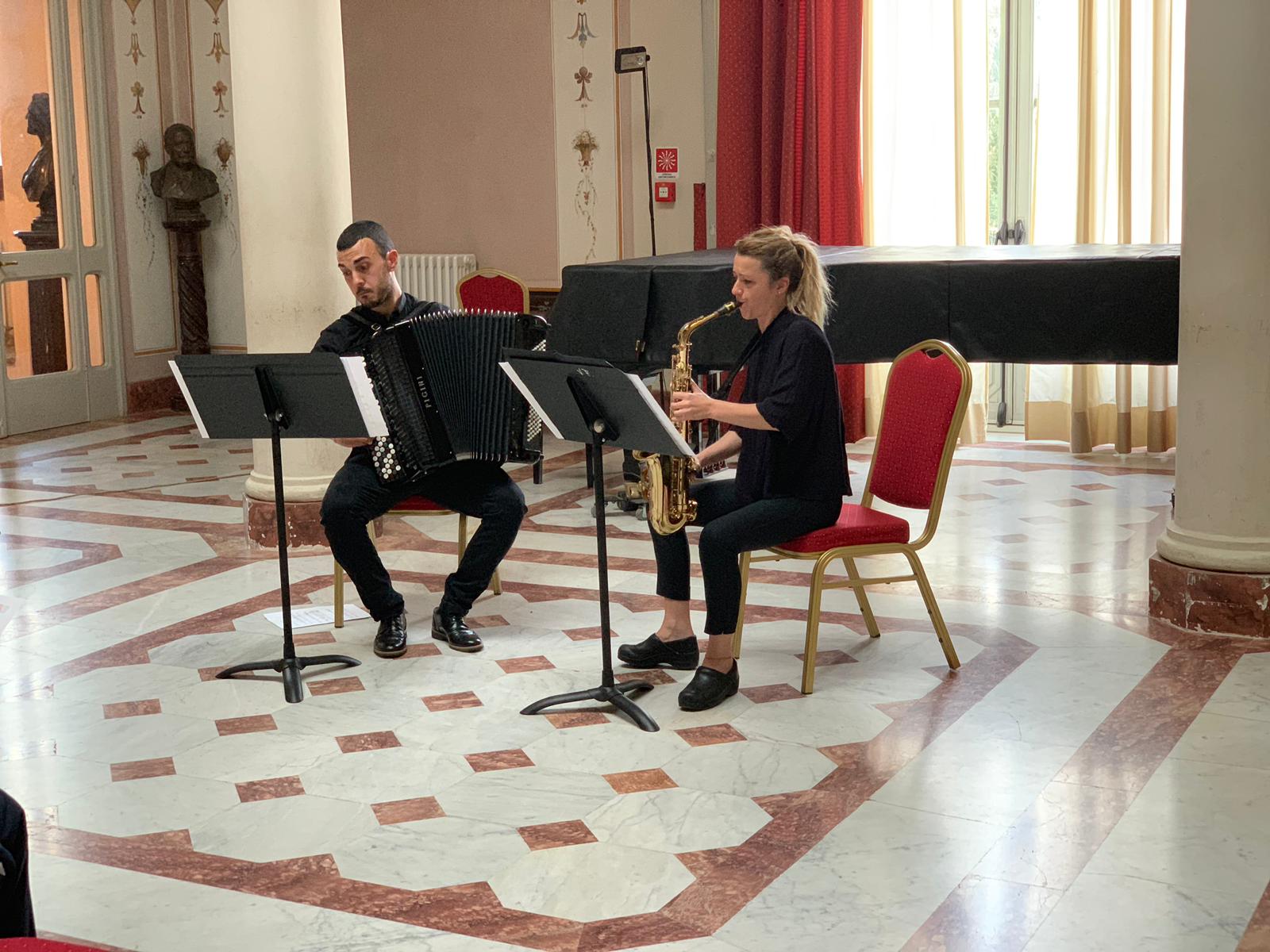 Musica al San Donato, domenica 10 novembre in concerto il Duo Comancita   