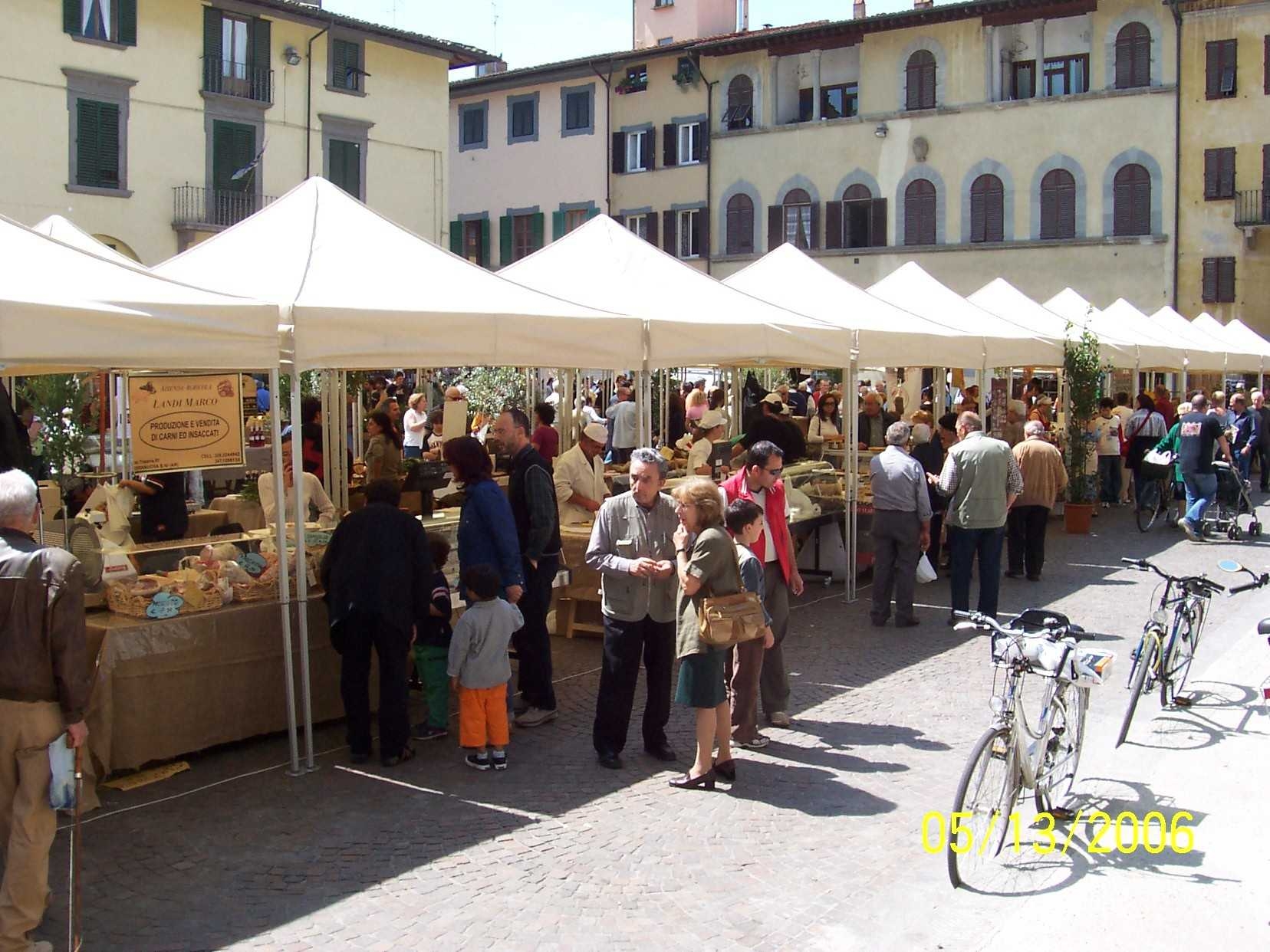 A Montevarchi torna il Mercatale su via Roma
