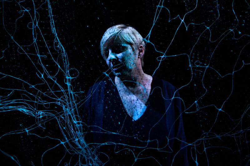 Daniela Morozzi al Teatro Verdi porta il naufragio delle relazioni